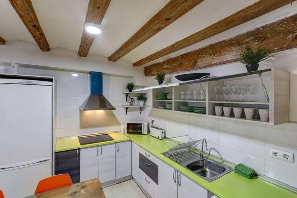 7 Pax Montserrat Ramblas Barcelona Luaran gambar
