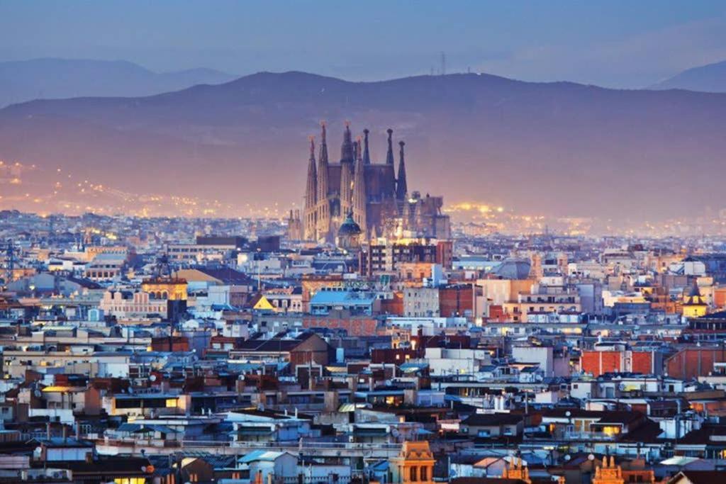 7 Pax Montserrat Ramblas Barcelona Luaran gambar